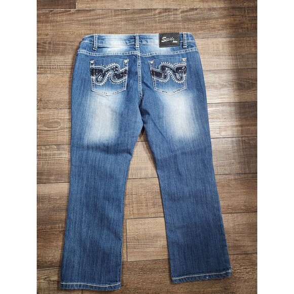 Sizzle Brand Jeans Capri Embellished Back Pockets Medium Washed  Size 9 BLING - Picture 2 of 7